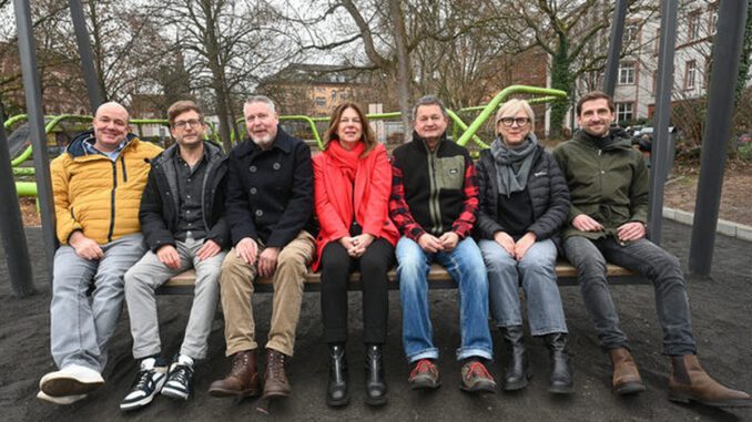 Große Hollywoodschaukel auf dem Schulberg eröffnet neue Sichtachsen zur Innenstadt Große Hollywoodschaukel auf dem Schulberg eröffnet neue Sichtachsen zur Innenstadt