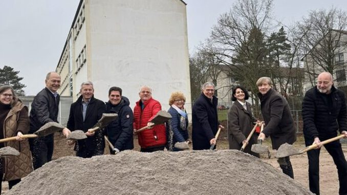 Kohlheckschule wird erweitert: Mensa, mehr Plätze und Doppelsporthalle geplant Kohlheckschule wird erweitert: Mensa, mehr Plätze und Doppelsporthalle geplant