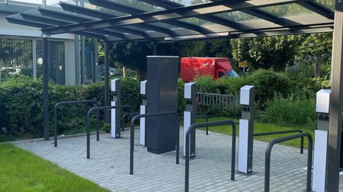 Kostenfreie, überdachte Fahrradstation am Elsässer Platz ergänzt Parkhausangebot