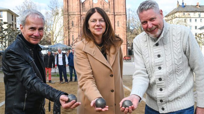 Luisenplatz: Bouleanlage wieder geöffnet, Kugeln und Stühle per App ausleihbar Luisenplatz: Bouleanlage wieder geöffnet, Kugeln und Stühle per App ausleihbar