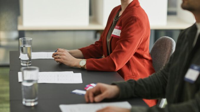 Wahlausschuss prüft Zulassung der Kandidaten für Wiesbadener Kommunalwahlen