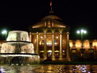 Wiesbaden kündigt Drohnenshow an und verschärft Sicherheitsregeln rund um das Bowling Green für Silvester
