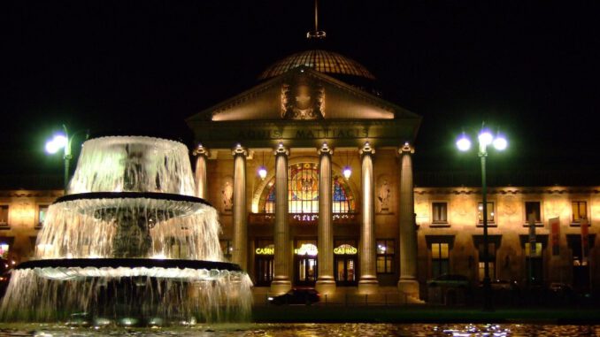 Wiesbaden kündigt Drohnenshow an und verschärft Sicherheitsregeln rund um das Bowling Green für Silvester