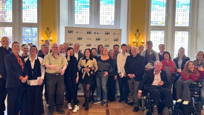 Wiesbaden startet inklusives Kunstprojekt mit Tandems und Auktion Wiesbaden startet inklusives Kunstprojekt mit Tandems und Auktion