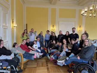 Wiesbaden wirbt mit Sockenaktion für Inklusion am Welt Down Syndrom Tag